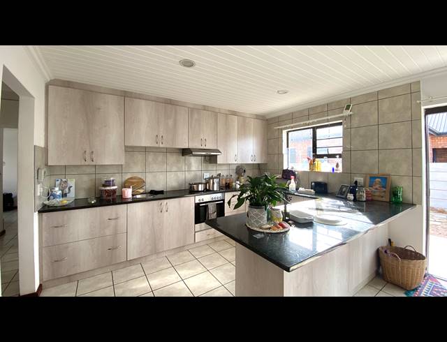 3 BEDROOM HOUSE FOR SALE IN LAAIPLEK
